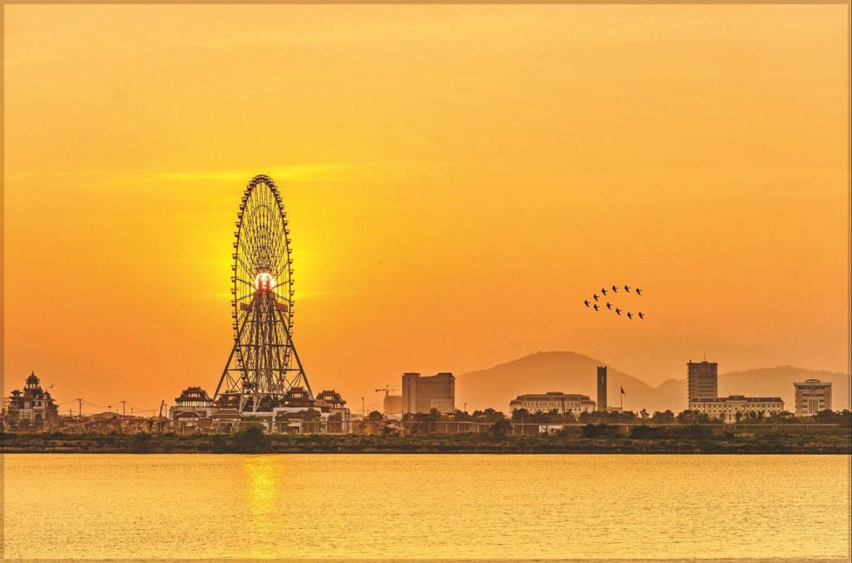 Cảnh quan bên bờ sông Hàn, Đà Nẵng.