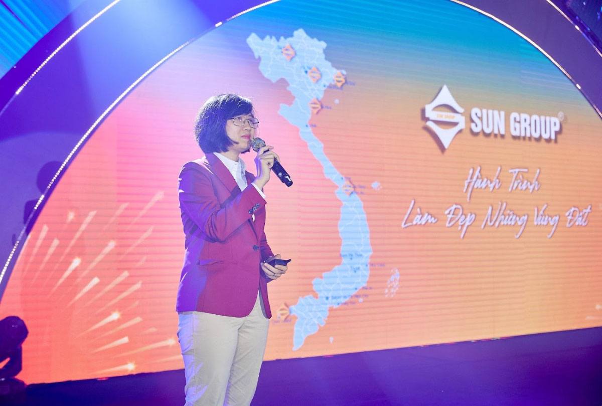 giam-doc-kinh-doanh-sun-property-mai-thi-hong-quyen-thuyet-trinh-ve-du-an Giám đốc Kinh doanh Sun Property Mai Thị Hồng Quyên thuyết trình về dự án.